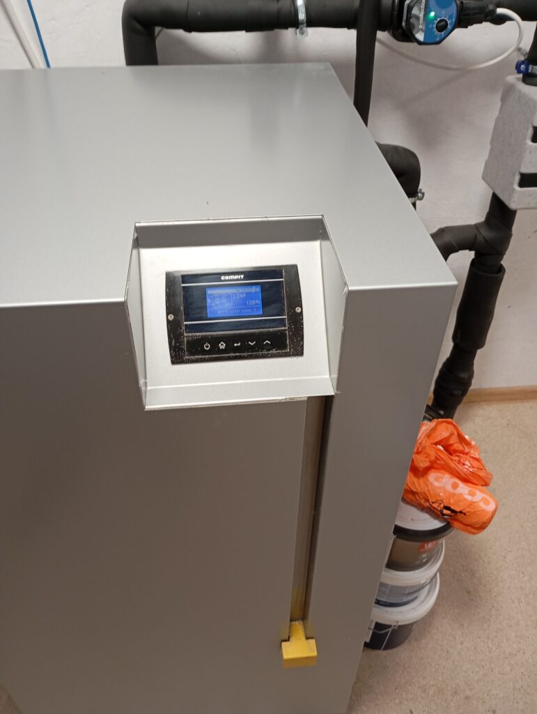 Kontrollpaneeliga katel